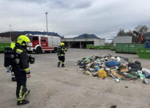 Brand in Müllwagen